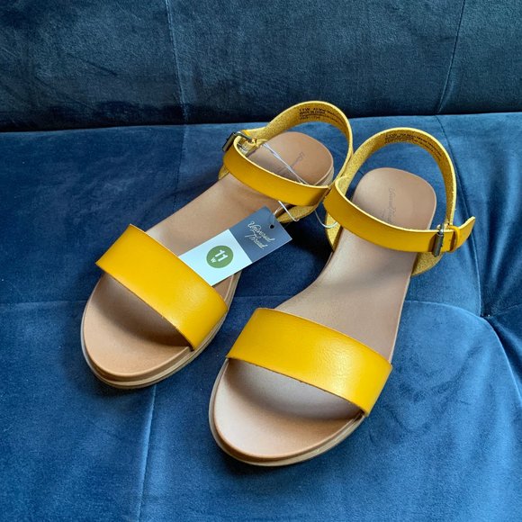Universal Thread Wide Sandals - Picture 1 of 4